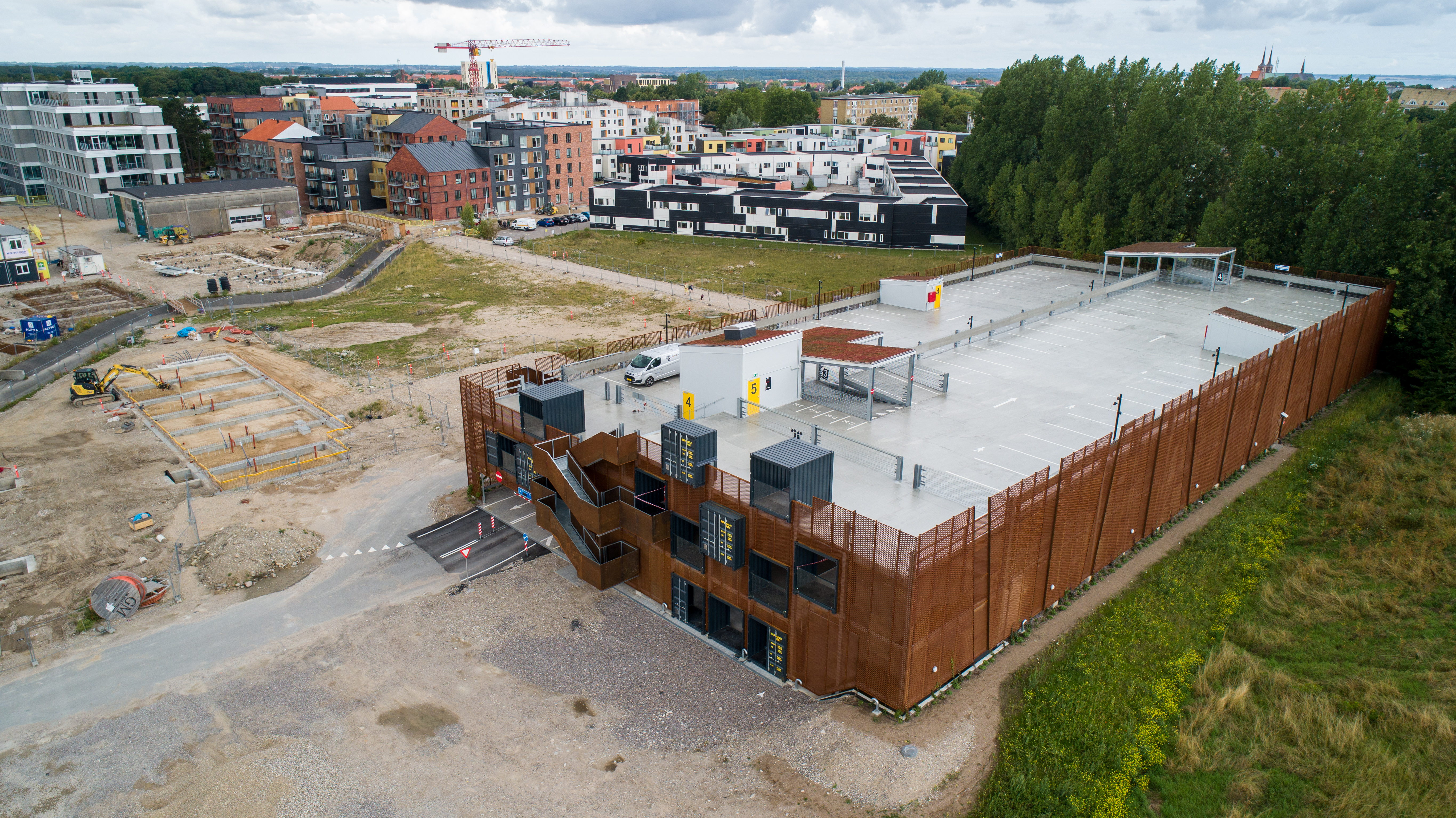 Musicon-kvateret Indfaldet med bydelens første parkeringshus i forgrunden