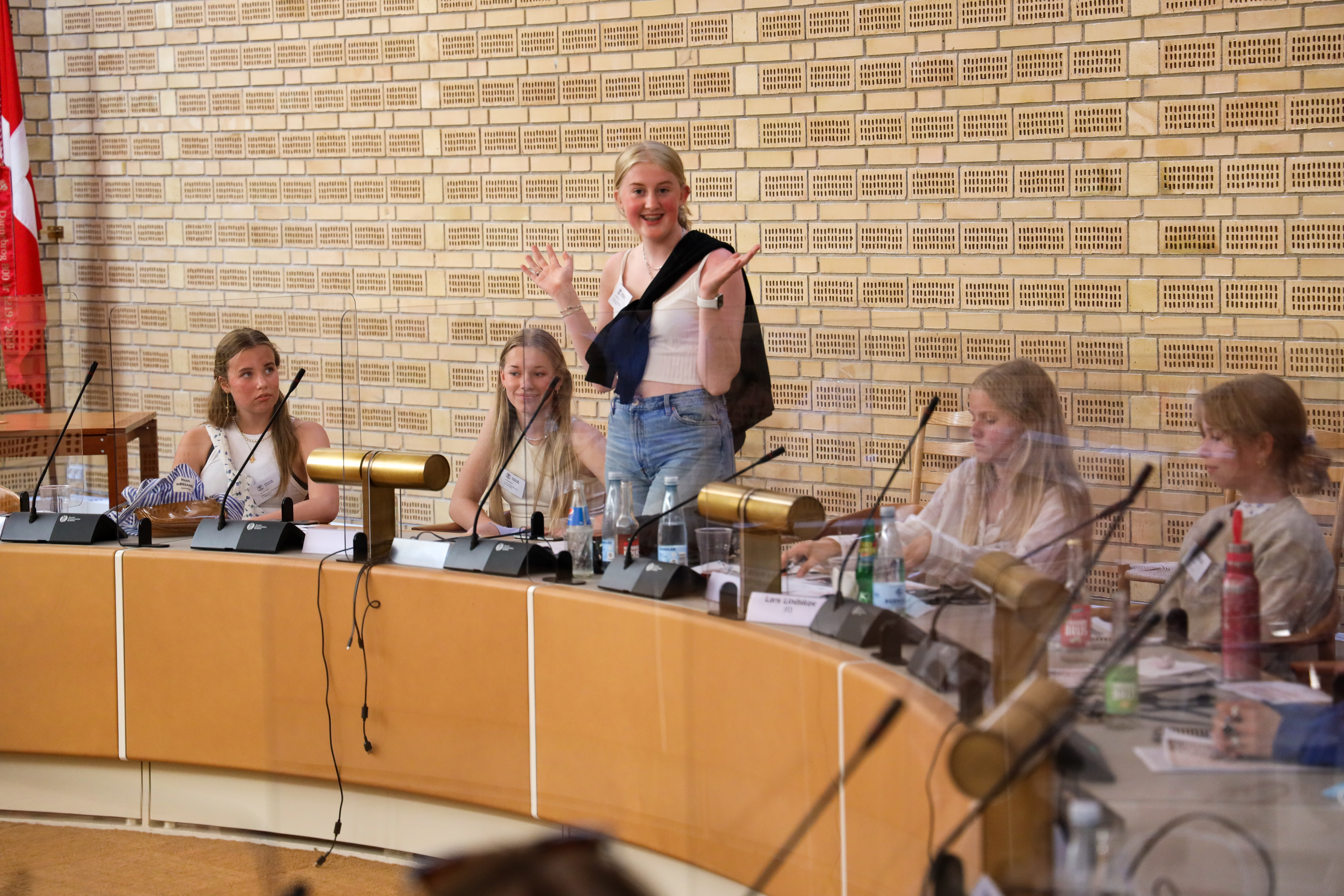 Møde i byrådssalen.